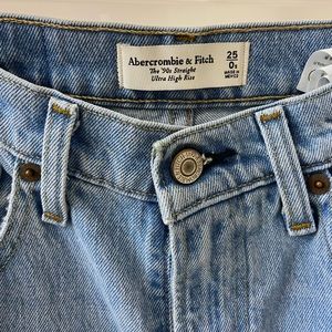 Abercrombie The 90’s Straight Ultra High Rise Jeans